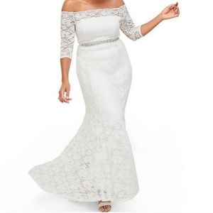 Off shoulder lace dress